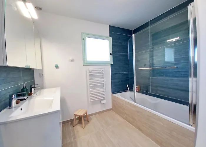 بيت للعطل Family House - Quiet - Common Pool - *