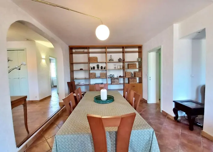 Family House - Quiet - Common Pool -