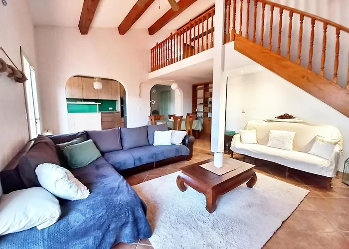 Family House - Quiet - Common Pool -