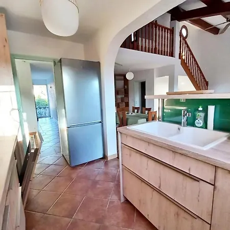 Family House - Quiet - Common Pool - Сasa de vacaciones *